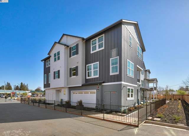 Property at 1424 Julia Ln, Concord, CA 94519, 3 beds, 2.5 baths
