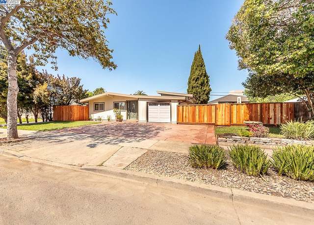 Property at 697 Lakewood Dr, Sunnyvale, CA 94089, 4 beds, 2 baths