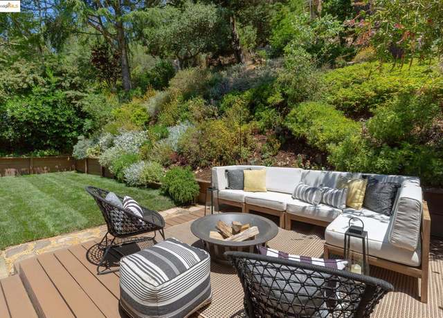 Property at 2072 Arrowhead Dr, Oakland, CA 94611, 3 beds, 2.5 baths