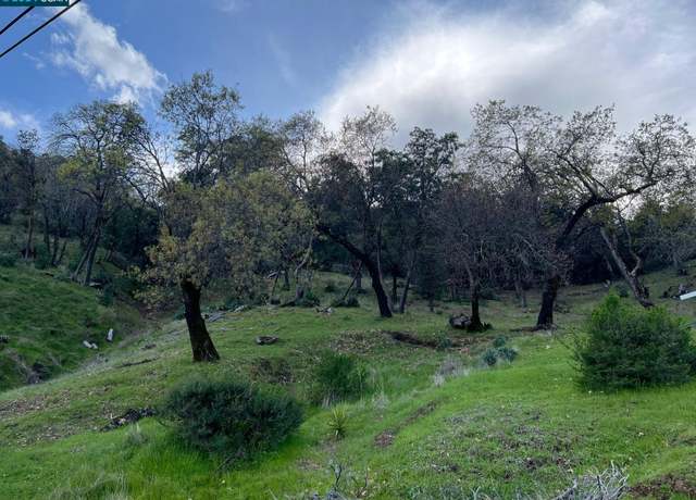 Property at 228 Country Club Ln, Napa, CA 94558