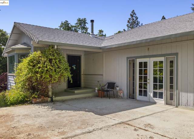Property at 20316 Patrick Ln, Tuolumne, CA 95379, 2 beds, 2 baths