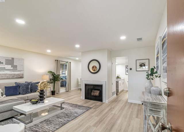 Property at 215 Red Oak Dr Unit C, Sunnyvale, CA 94086, 2 beds, 1 bath
