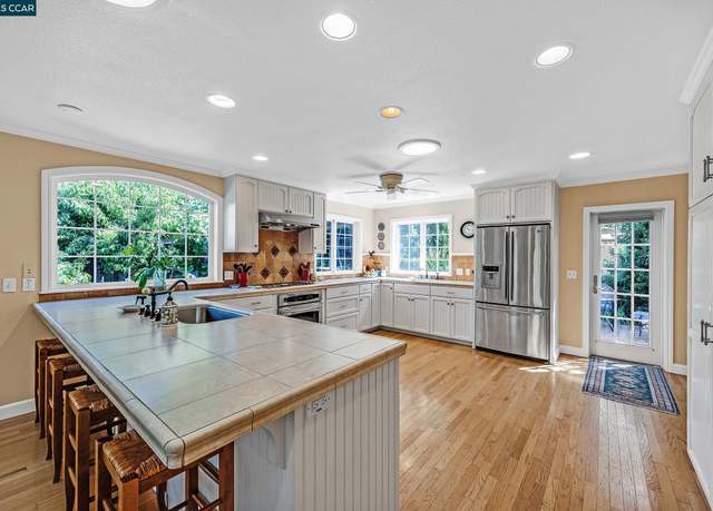 Property at 6129 Crater Lake Ct, Pleasanton, CA 94588, 6 beds, 3.5 baths