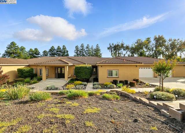 Property at 874 Overhill Dr, Hayward, CA 94544, 5 beds, 5.5 baths