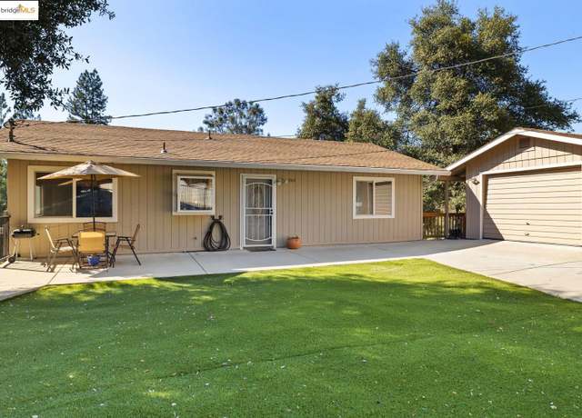 Property at 19814 Via Redonda Rd, Sonora, CA 95370, 4 beds, 2 baths