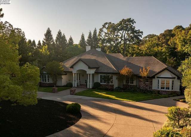 Property at 5318 Stonehurst Dr, Martinez, CA 94553, 4 beds, 3.5 baths