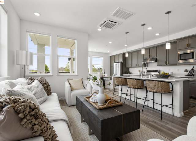Property at 2818 Fifth St, Alameda, CA 94501, 2 beds, 2 baths