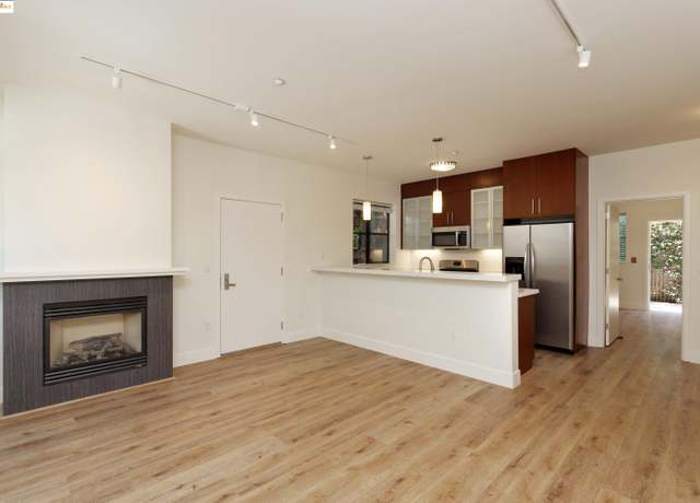 Property at 1565 32nd St #4, Oakland, CA 94608, 3 beds, 3 baths