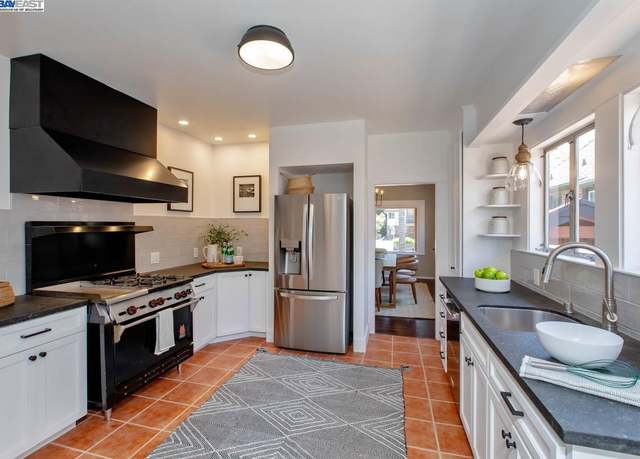 Property at 1807 Alameda Ave, Alameda, CA 94501, 2 beds, 1 bath