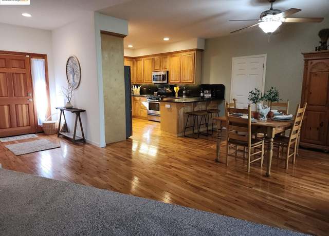 Property at 23769 Stage Coach Dr, Sonora, CA 95370, 3 beds, 3 baths