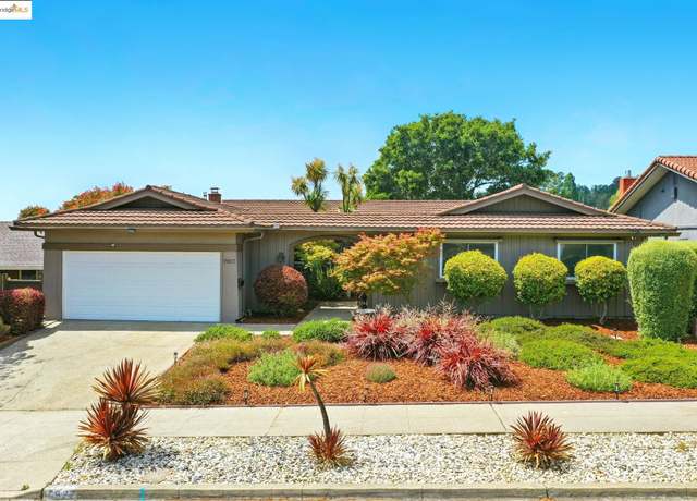 Property at 7927 Phaeton Dr, Oakland, CA 94605, 4 beds, 2.5 baths