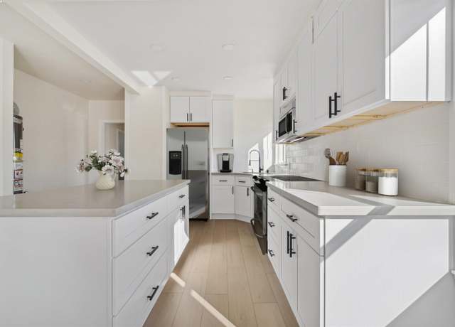 Property at 7927 Plymouth St, Oakland, CA 94621, 6 beds, 3 baths