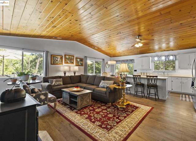 Property at 21570 Eel River Dr, Sonora, CA 95370, 4 beds, 3 baths