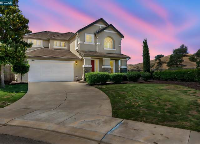 Property at 9028 Tee Box Ct, Patterson, CA 95363, 4 beds, 3.5 baths