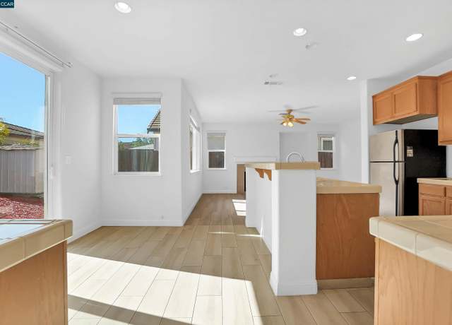 Property at 14 Renoir Ct, Oakley, CA 94561, 5 beds, 3 baths