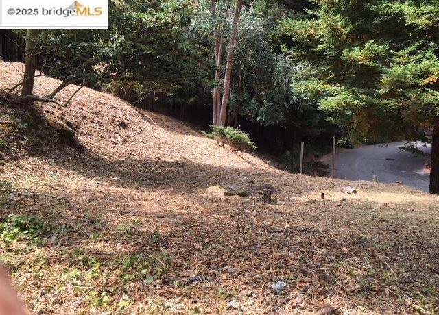 Property at 1135 Glencourt Dr, Oakland, CA 94611