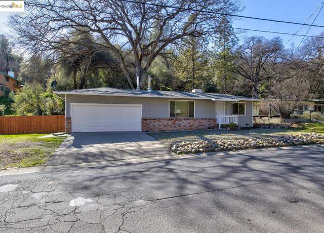 Property at 470 Snell St, Sonora, CA 95370, 1 bed, 1.5 baths