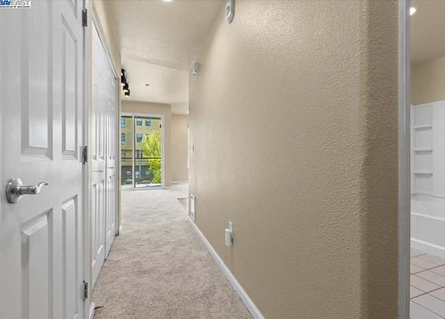 Property at 1121 40th St #4201, Emeryville, CA 94608, 1 bed, 1 bath