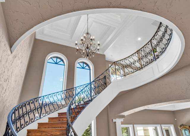 Property at 219 Valley Oaks Dr, Alamo, CA 94507, 4 beds, 4.5 baths