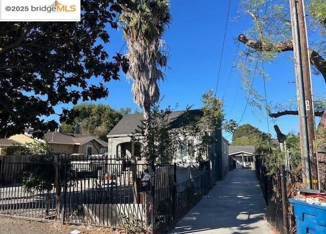 Property at 24 Mountain View Ave, Bay Point, CA 94565, 4 beds, 3 baths