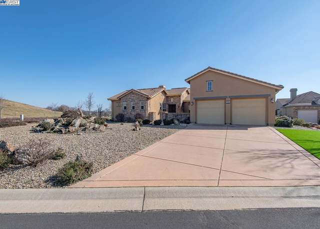 Property at 106 Glen View Ct, Copperopolis, CA 95228, 3 beds, 2.5 baths