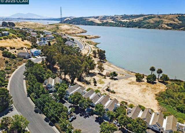 Property at 32 Shoal Dr, Vallejo, CA 94591, 3 beds, 2.5 baths