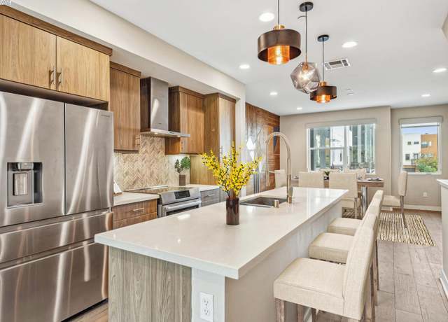 Property at 1805 16th St, Oakland, CA 94607, 2 beds, 2.5 baths