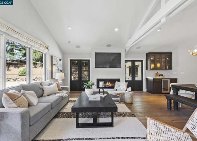 Property at 10 Albo Ct, Orinda, CA 94563, 5 beds, 3.5 baths