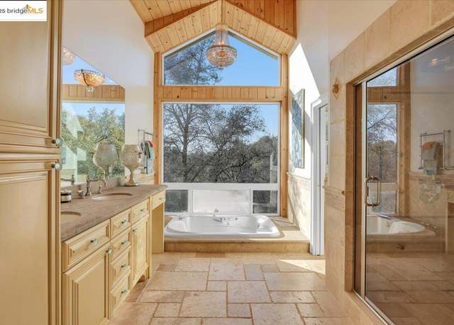 Property at 12881 Green Valley Cir, Groveland, CA 95321, 7 beds, 5 baths