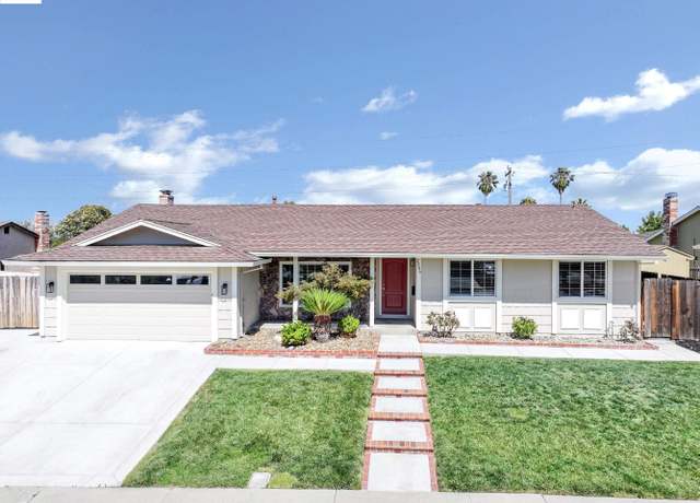 Property at 2086 Oakridge Ln, Pittsburg, CA 94565, 4 beds, 2 baths