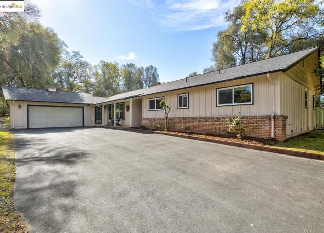 Property at 19230 South Ct, Sonora, CA 95370, 4 beds, 3 baths