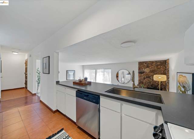 Property at 3501 35th Ave #2, Oakland, CA 94619, 2 beds, 1.5 baths
