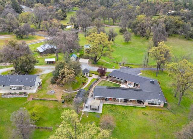 Property at 22309 Villas Ln, Sonora, CA 95370, 4 beds, 3 baths