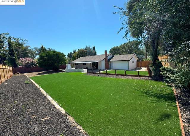 Property at 5233 La Corte Bonita, Concord, CA 94521, 3 beds, 2 baths