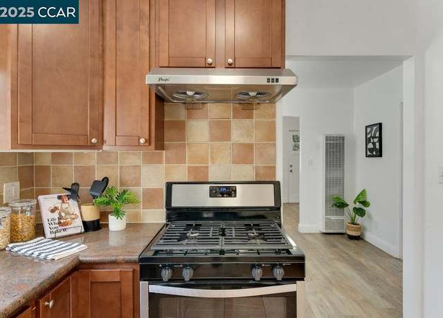 Property at 2154 35th Ave, Oakland, CA 94601, 2 beds, 2 baths