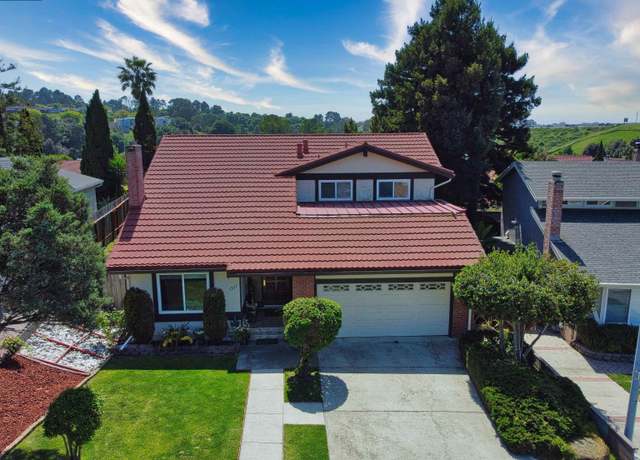 Property at 1207 Club Dr, Richmond, CA 94803, 3 beds, 2.5 baths
