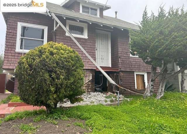 Property at 574 61st St, Oakland, CA 94609, 4 beds, 2 baths