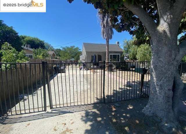 Property at 24 Mountain View Ave, Bay Point, CA 94565, 4 beds, 3 baths