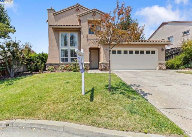 Property at 3021 Overlook Dr, Vallejo, CA 94591, 4 beds, 3 baths