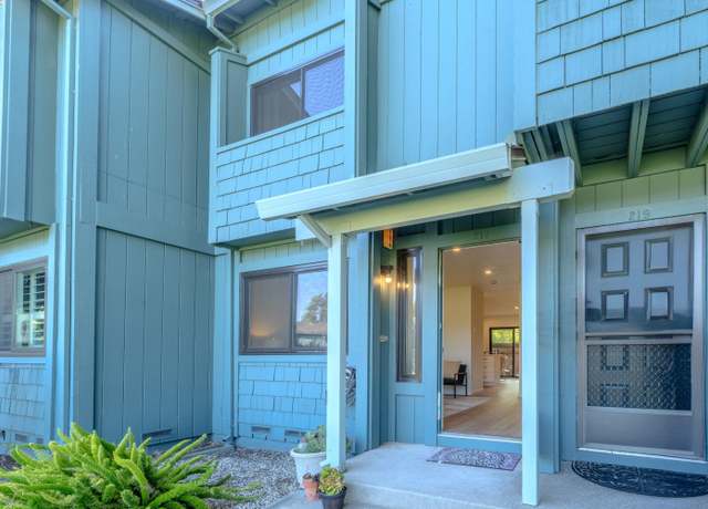 Property at 217 College View Dr, Rohnert Park, CA 94928, 2 beds, 1.5 baths