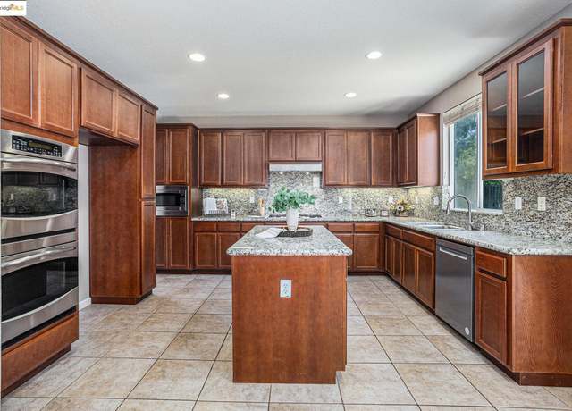 Property at 233 Hearthstone Cir, Oakley, CA 94561, 4 beds, 3 baths