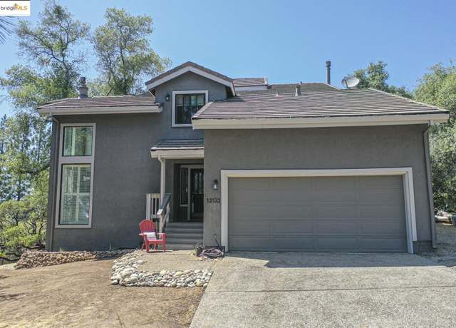 Property at 1203 Laurel Ln, Murphys, CA 95247, 3 beds, 2.5 baths