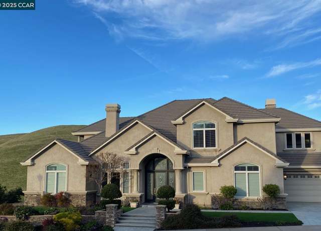 Property at 1021 Pebble Beach Dr, Clayton, CA 94517, 5 beds, 5 baths