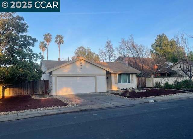 Property at 2619 Lyon Cir, Concord, CA 94518, 4 beds, 2 baths