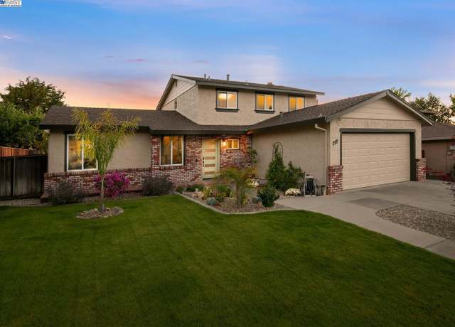 Property at 147 Stanmore Cir, Vallejo, CA 94591, 4 beds, 2.5 baths