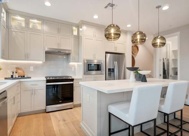 Property at 1484 Julia Ln, Concord, CA 94519, 3 beds, 2.5 baths