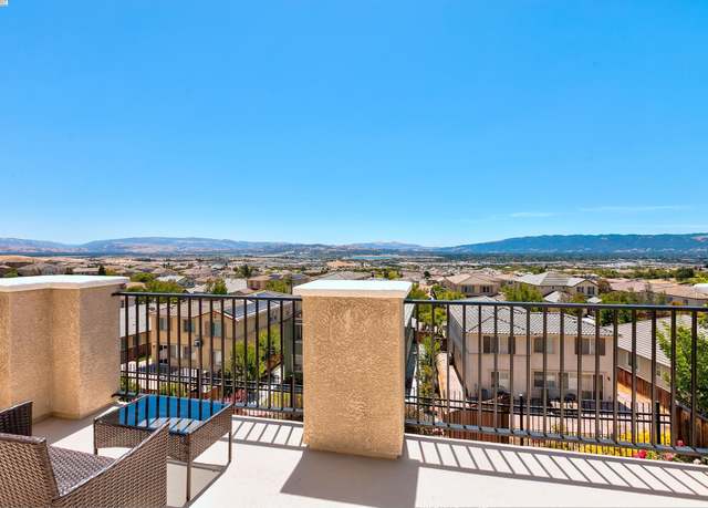 Property at 2528 Amantea Way, Dublin, CA 94568, 5 beds, 4 baths