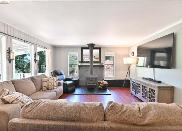 Property at 15546 Manzanita Rd, Sutter Creek, CA 95685, 3 beds, 3 baths