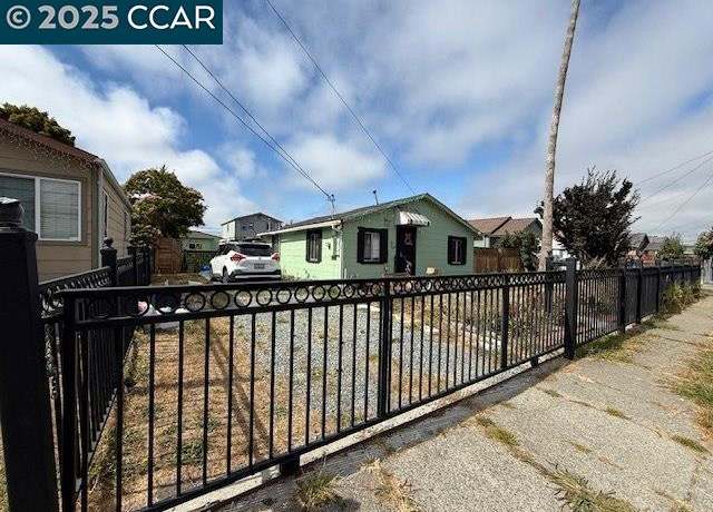Property at 1616 Pine Ave, San Pablo, CA 94806, 2 beds, 1 bath
