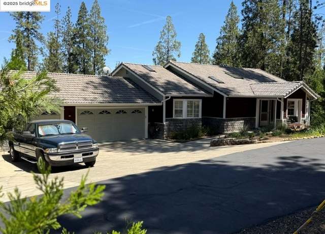 Property at 12309 Shooting Star Ct, Groveland, CA 95321, 3 beds, 2.5 baths